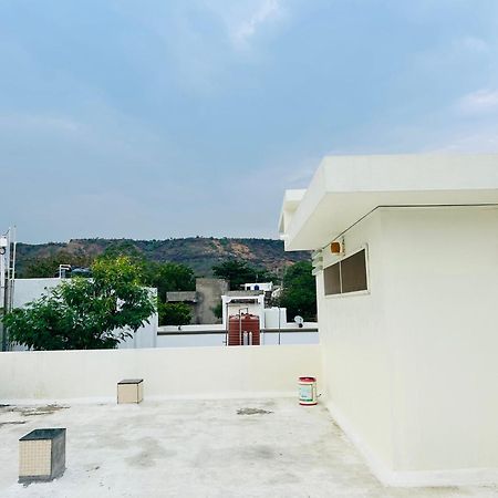 Private & Elegant 3Bhk Villa, Hillside Hideaway, 10 Mins From Mh Bus Stand Aurangābād Esterno foto